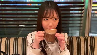 അവൾ യൂണിവേഴ്സിറ്റിയിലെ അതേ ക്ലബ്ബിൽ ഉൾപ്പെട്ട ഒരു സുഹൃത്താണ്. ക്ലബ്ബിലെ ഏറ്റവും ആകർഷകമായ പെൺകുട്ടിയാണ് അവൾ. ഇതൊരു ജാപ്പനീസ് സെക്സി അന്തരീക്ഷമാണ്.